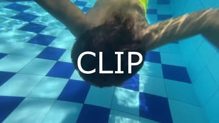 CLIP MY HAIR IN THE WATER